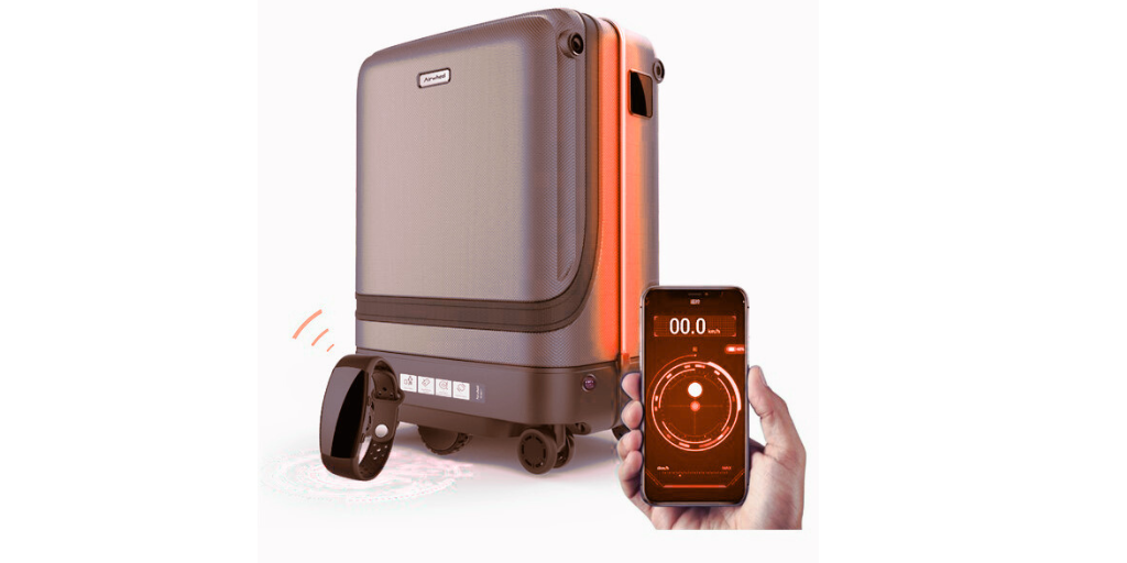 Smart travel bags with security features