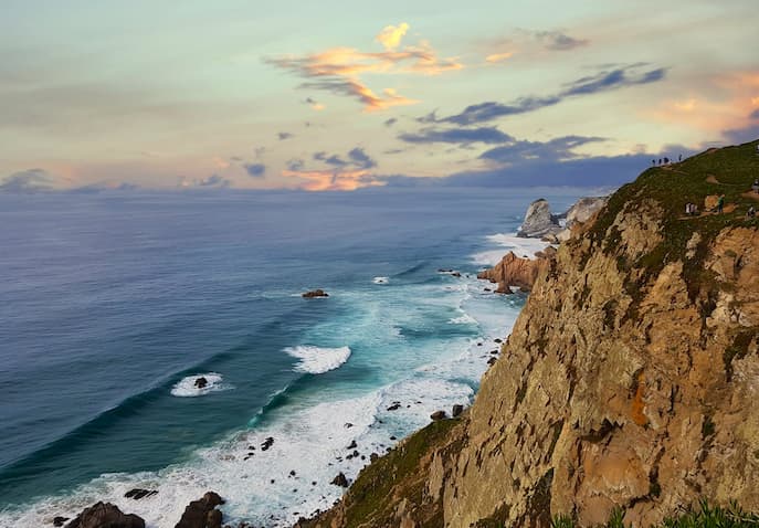 Portugal coast cliffs overlooking the ocean for a peaceful women-only healing retreat